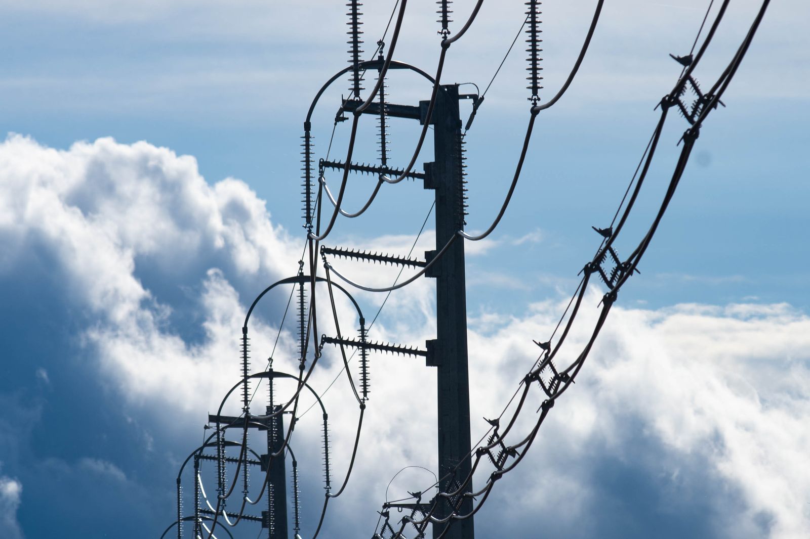 Improve Capacity and Reliability With Hendrix Electric Transmission Systems